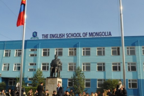 “English school of Mongolia” сургуулийн багш сурагчдадаа порно кино үзүүлжээ