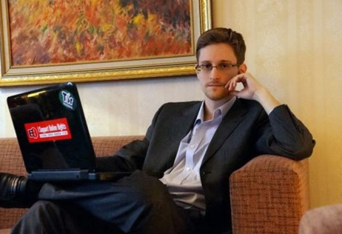 Э.Сноудений тухай баримтат киноны нээлт болов