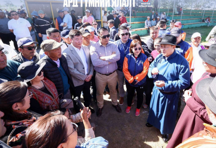 Монгол Ардын Намын Ерөнхий Нарийн Бичгийн дарга Д.Амарбаясгалан Ховд аймгийн 300 гаруй иргэн, сонгогчтой уулзлаа
