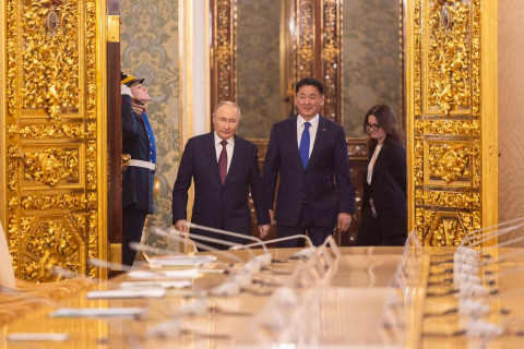 Монгол Улсын Ерөнхийлөгч У.Хүрэлсүх, ОХУ-ын Ерөнхийлөгч В.В.Путин нар албан ёсны уулзалт хийлээ