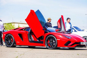 ФОТО: Автомашин сонирхогчдын “Cars&coffee” өдөрлөг