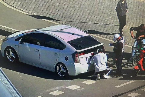 Автомашиндаа хуурамч дугаар зүүж хөдөлгөөнд оролцвол жолоодох эрхийг хасна
