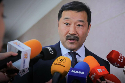 “УИХ-ын даргыг огцруулах, Ерөнхий сайдыг огцруулах бичгүүдээ татаж, зөвшөлцөл хийх хэрэгтэй байна“