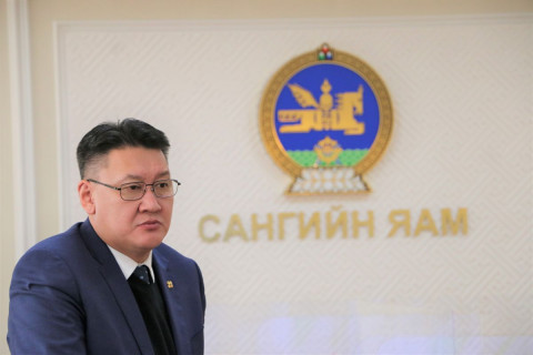 “Б.Жавхлан сайд аа, чиний үед Монголын гадаад өр зээл дампуурлаа. Монголын санхүү ч дампуурлаа”