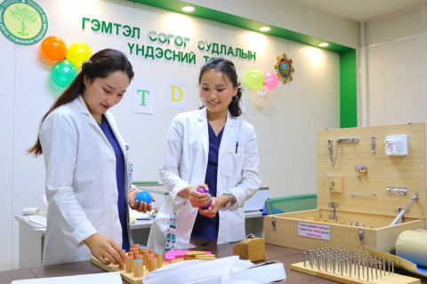 ГССҮТ-өөс гэмтлийн дараах хөдөлмөр заслын тусламж үйлчилгээг таниулах өдөрлөг хийлээ ГССҮТ-өөс гэмтлийн дараах хөдөлмөр заслын тусламж үйлчилгээг таниулах өдөрлөг хийлээ
