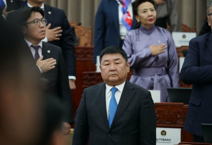 УИХ-ын Д.Ганбат: Хулгай, луйвар чинь гаараад, хууль үйлчлэхээ больсны гор нь ингэж гарч байгаа юм