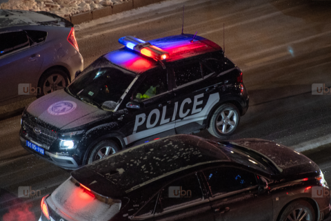 Байрны гадна асаалттай орхисон автомашинаа хулгайд алджээ