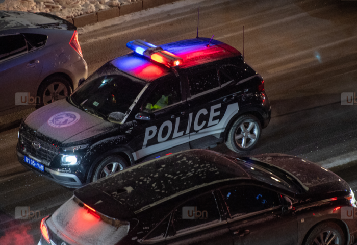 Байрны гадна асаалттай орхисон автомашинаа хулгайд алджээ