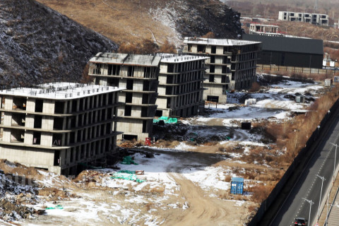 Их, Бага Тэнгэрийн амны дунд барилга барьж буйг зогсоох шийдвэрийг  М Ти Эс ХХК ойшоосонгүй