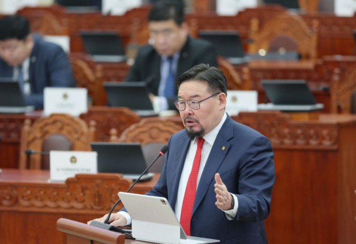 Төсөв нь 2 их наядаар тасалдсан ч, Г.Занданшатарын ЗГ томилгооноос өөр зүйл бодохгүй явна