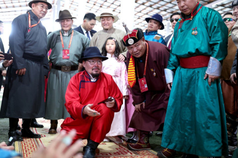 Ерөнхий сайд Г.Занданшатар шагайн алтан зурхайн анхны сумыг тавилаа