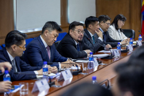 Нэг удирдлагатай, нэг бодлоготой, нэг зарчимтай ажиллахыг Эрчим хүчний яамны удирдлагуудад Ерөнхий сайд Г.Занданшатар анхаарууллаа