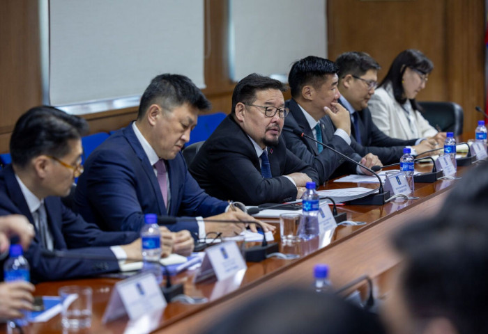 Нэг удирдлагатай, нэг бодлоготой, нэг зарчимтай ажиллахыг Эрчим хүчний яамны удирдлагуудад Ерөнхий сайд Г.Занданшатар анхаарууллаа