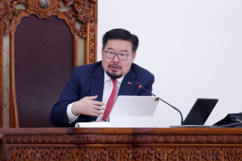 Засгийн газар хагас жилд хоёр дахиа огцрох уу