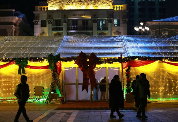 Сүхбаатарын талбайд он дуустал өдөр бүр 18:00-19:00 цагийн хооронд урлагийн тоглолттой