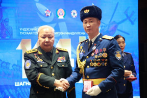 ОБЕГ-ын алба хаагчдад төрийн одон, медаль гардуулав