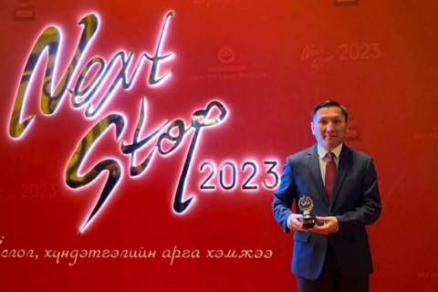 М.Даваабат “Оны онцлох залуу” өргөмжлөл, цомоор шагнууллаа