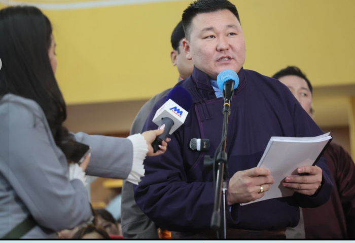 Мөрөн сумын Засаг дарга Х.Тайванбаяр үерийн хамгаалалтын далан барих ажлыг шийдвэрлүүлэв