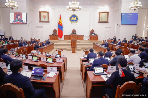 Монгол Улсын 2026 оны төсвийн хүрээний мэдэгдэл, 2027-2028 оны төсвийн төсөөллийн тухай хуульд өөрчлөлт оруулах тухай хуулийн төслийг хоёр дахь хэлэлцүүлэгт шилжүүллээ