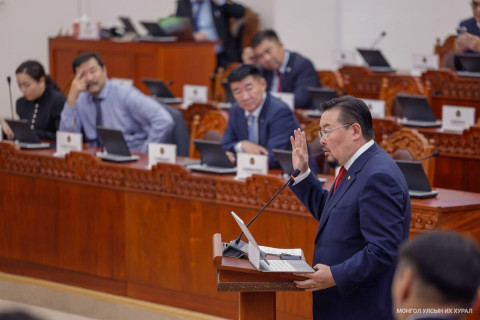 Улсын Их Хурлын асуулгын цагт Монгол Улсын Ерөнхий сайд төсөв, эдийн засаг, нийгмийн асуудлаар хариуллаа