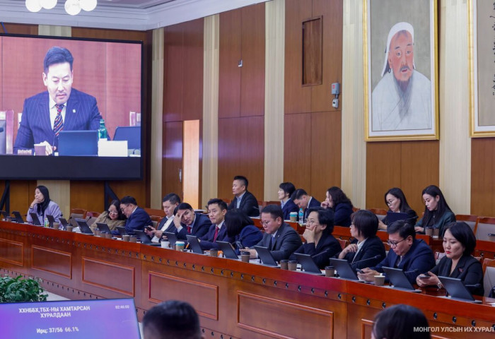 ХХНББХ, ТБХ: Эмч, багш нарын цалин, ахмад настны тэтгэврийн хэмжээг нэмэгдүүлэх, тэтгэврийн зээлийн хүүг бууруулах асуудлуудыг хэлэлцлээ