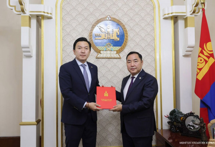 “Монгол Улсыг 2026-2030 онд хөгжүүлэх таван жилийн үндсэн чиглэл батлах тухай” УИХ-ын тогтоолын төслийг өргөн мэдүүллээ