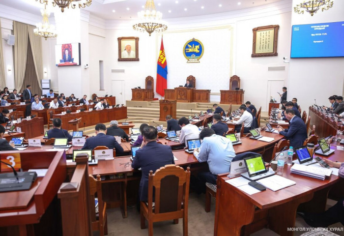 Улсын Их Хурлын дэд даргаар Ж.Бат-Эрдэнийг сонгож, Х.Ганхуяг Шадар сайдаар томилогдов
