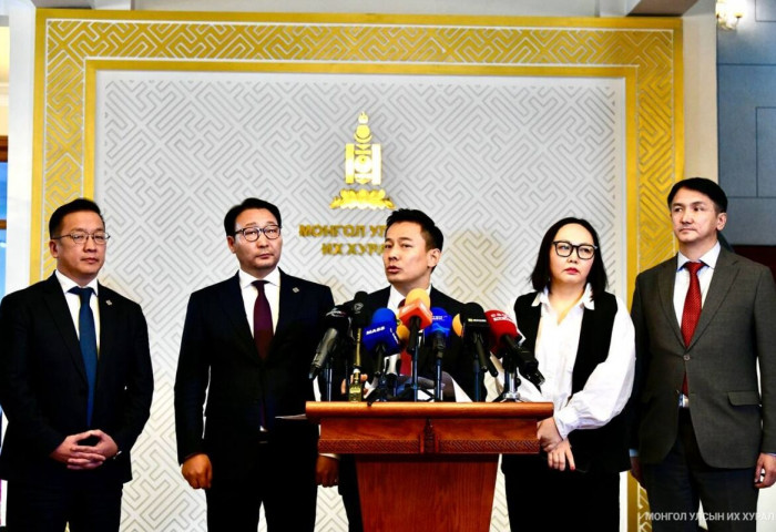 Оюутолгойн асуудлаарх нотлох баримтыг шинжлэн судлах сонсголд 300 гэрч дууджээ