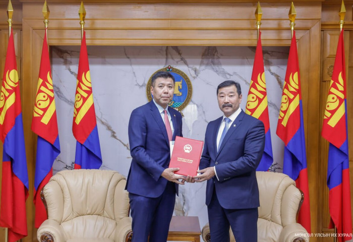 Гэр бүлийн тухай хуулийн шинэчилсэн найруулгын төслийг өргөн мэдүүллээ