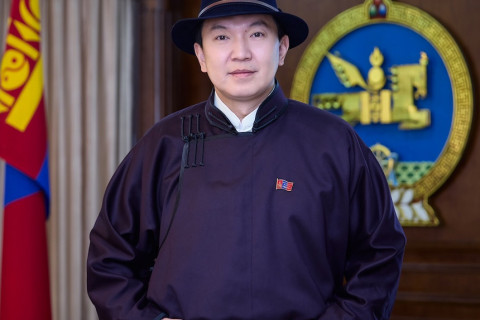 Анхдугаар Үндсэн хуулийг баталж, Бүгд Найрамдах Улс тунхагласан өдрийг тохиолдуулан УИХ-ын дарга Н.Учрал мэндчилгээ дэвшүүлэв