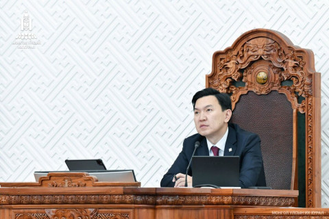 Улсын Их Хурлын Ерөнхий нарийн бичгийн даргаар Л.Өлзийсайханыг томилж, Монгол Улсын хөгжлийн ирэх таван жилийн үндсэн чиглэлийг батлав