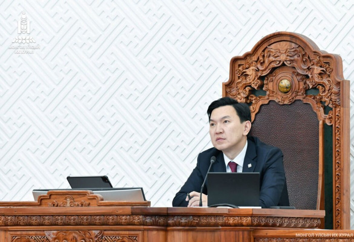 Улсын Их Хурлын Ерөнхий нарийн бичгийн даргаар Л.Өлзийсайханыг томилж, Монгол Улсын хөгжлийн ирэх таван жилийн үндсэн чиглэлийг батлав