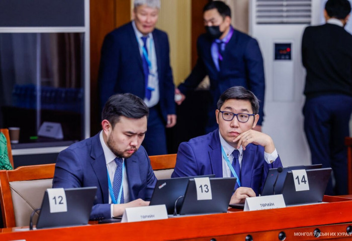 “Жавхлант”, “Шивээ толгой” ашиглалтын тусгай зөвшөөрлийн асуудлаарх нотлох баримтуудыг шинжлэн судалж байна