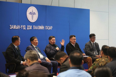 Г.Занданшатар Та Засгийн газрын тэргүүн юм уу, “зарц” нь юм уу?