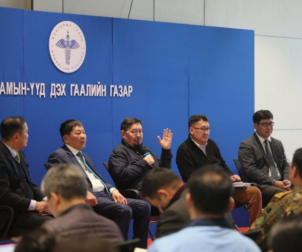 Г.Занданшатар Та Засгийн газрын тэргүүн юм уу, “зарц” нь юм уу?