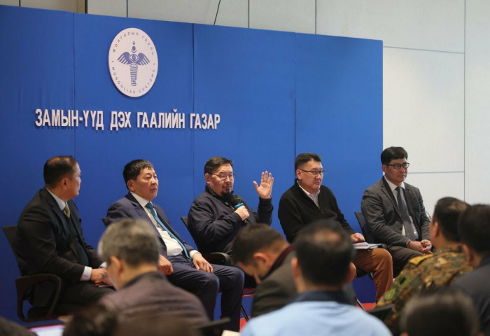 Г.Занданшатар Та Засгийн газрын тэргүүн юм уу, “зарц” нь юм уу?