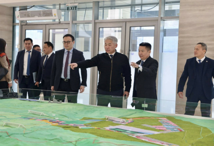 Эдийн засаг, хөгжлийн сайд Ж.Энхбаяр нийслэлийн Засаг даргын Тамгын газарт ажиллажээ