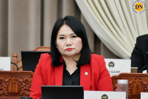 Ц.Мөнхтуяа: Хичээлийн амралтаар багш нар амардаггүй гэдгийг мэддэггүй Боловсролын сайдтай байна гэдэг энэ салбарын уналтын тод шалтгаан