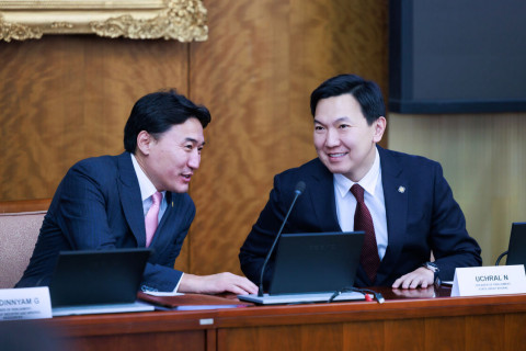 •	Сэргээгдэх эрчим хүчний эх үүсвэрийг нэмэгдүүлэх, эрчим хүчний алдагдлыг бууруулах, ногоон технологийг дэмжсэн УИХ-ын тогтоол хэрэгжиж эхэлжээ