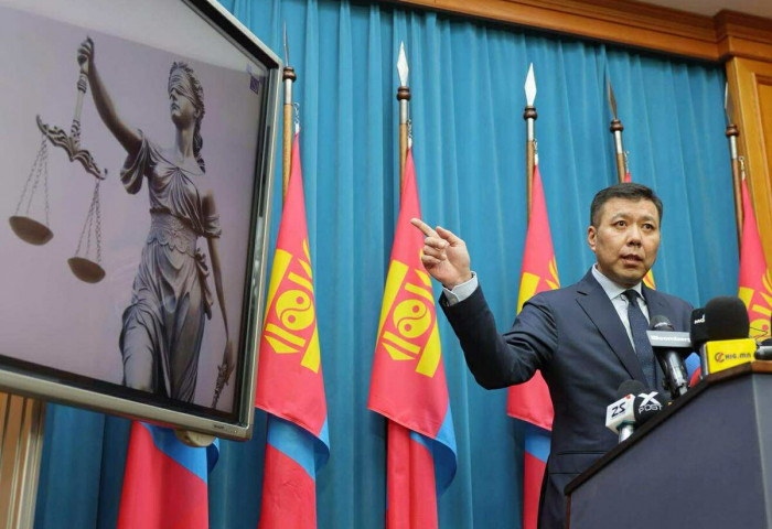 Б.Энхбаяр: “Эко смарт транс“ компани Монгол Улсын хилийн бүсийн газрыг хугацаагүйгээр хувьдаа авч, ₮95.7 тэрбумын ашиг олсон