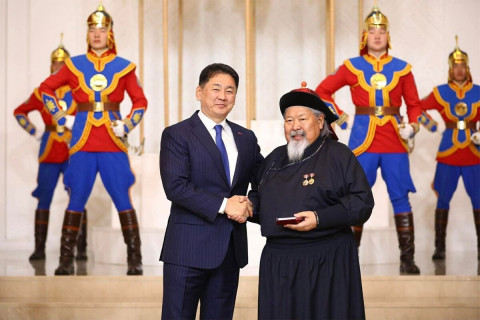 Авьяасын эрэлд