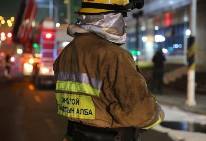 Онцгойн алба хаагчид хоёр иргэний амь нас, 2,3 тэрбум төгрөгийн өмч хөрөнгийг авран хамгаалжээ