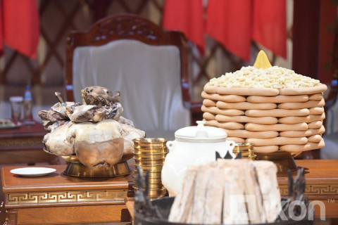 Сүрээр дарагч хэмээн гал морин жилээ элбэг хангалуун угтаж, сайхан шинэлээрэй