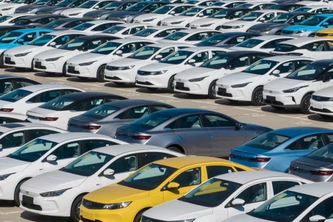 Суудлын автомашины импорт өмнөх оныхоос 9900 ширхгээр буурчээ