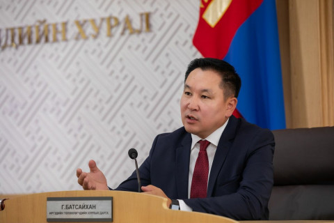 Г.Батсайханыг МУИС-д эрх зүйч мэргэжил эзэмшээгүй гэдгийг тус сургууль тодорхойлов