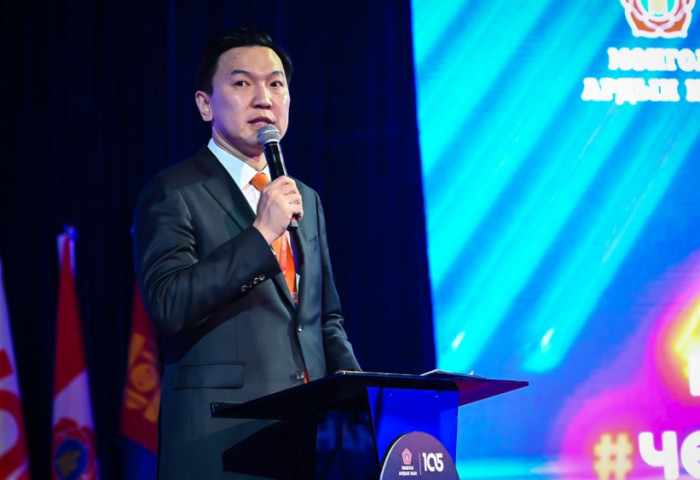 Н.Учрал: Авлига Монголыг идэж байна. Авлига Ардын намыг идэж байна