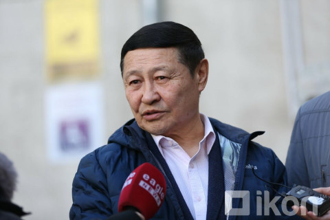 Н.Алтанхуяг:  Хөлийг минь тушаад дөрвөн жил явлаа шүү дээ. Тэр л үргэлжилж байна