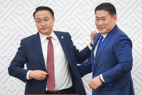 Л.Оюун-Эрдэнэ Д.Амарбаясгалангийн ард нуугдах ёсгүй!