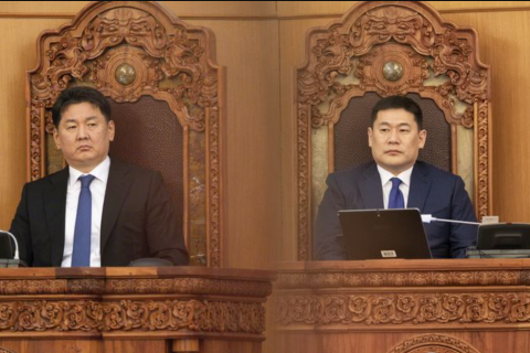 Аргаа барсан Л.Оюун-Эрдэнэ ард түмнийг айдаст автуулахыг оролдож байна