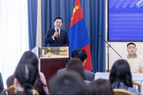 УИХ-ын дарга Н.Учрал БНХАУ-д суралцаж буй оюутан залуустай уулзлаа